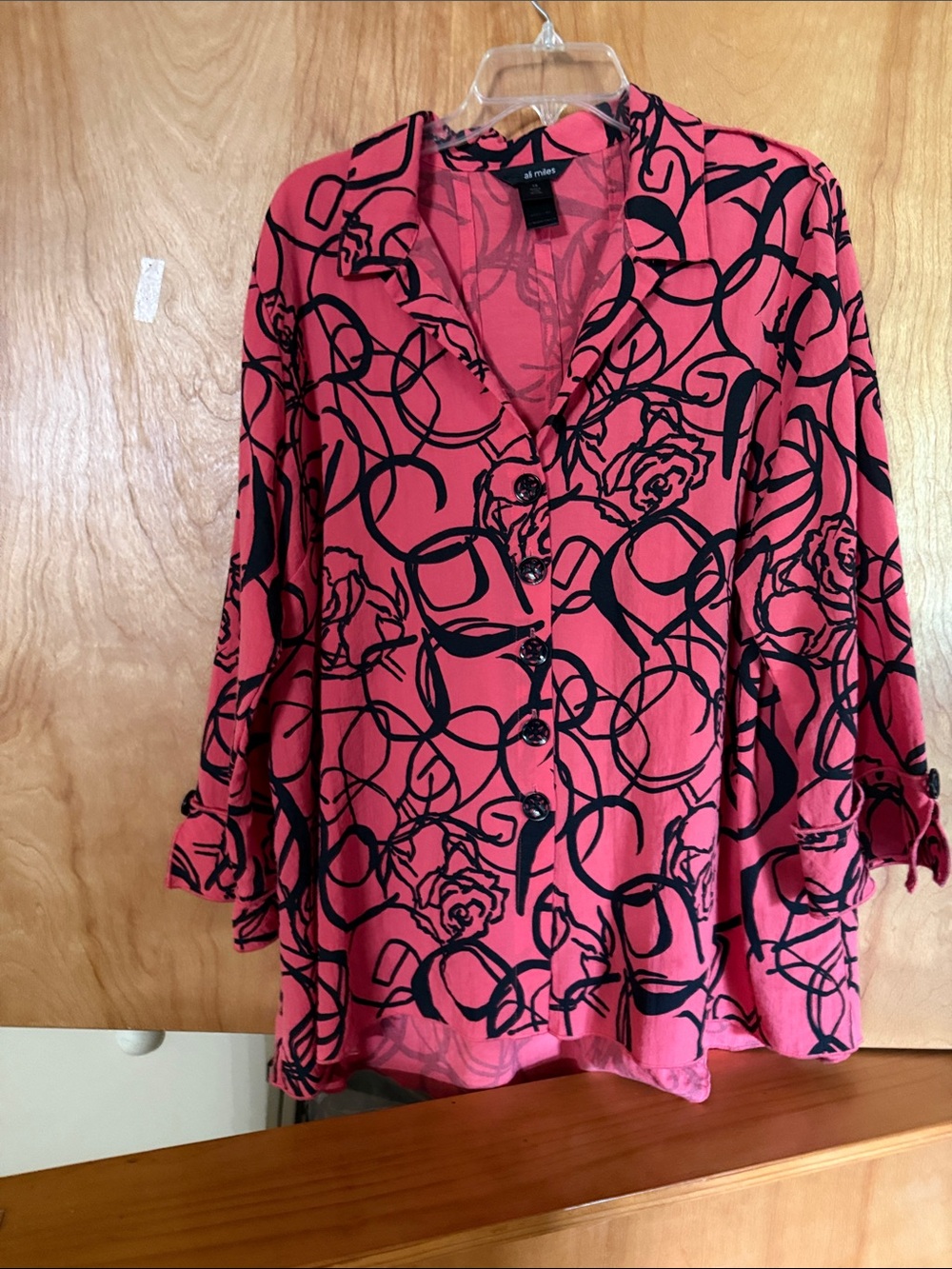 Ali Miles Coral Pink and Black Abstract Floral Button-Front Blouse